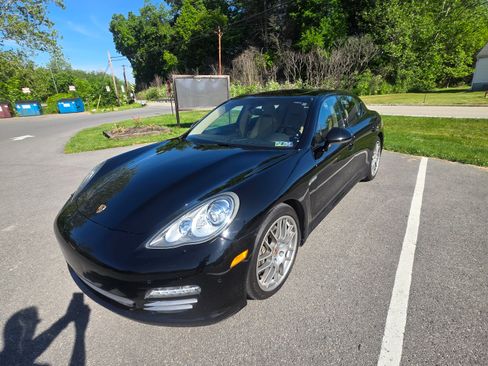 Used 2013 Porsche Panamera 4 AWD/4WD image 2