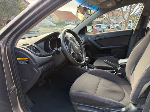 Used 2012 Kia Forte EX image 4