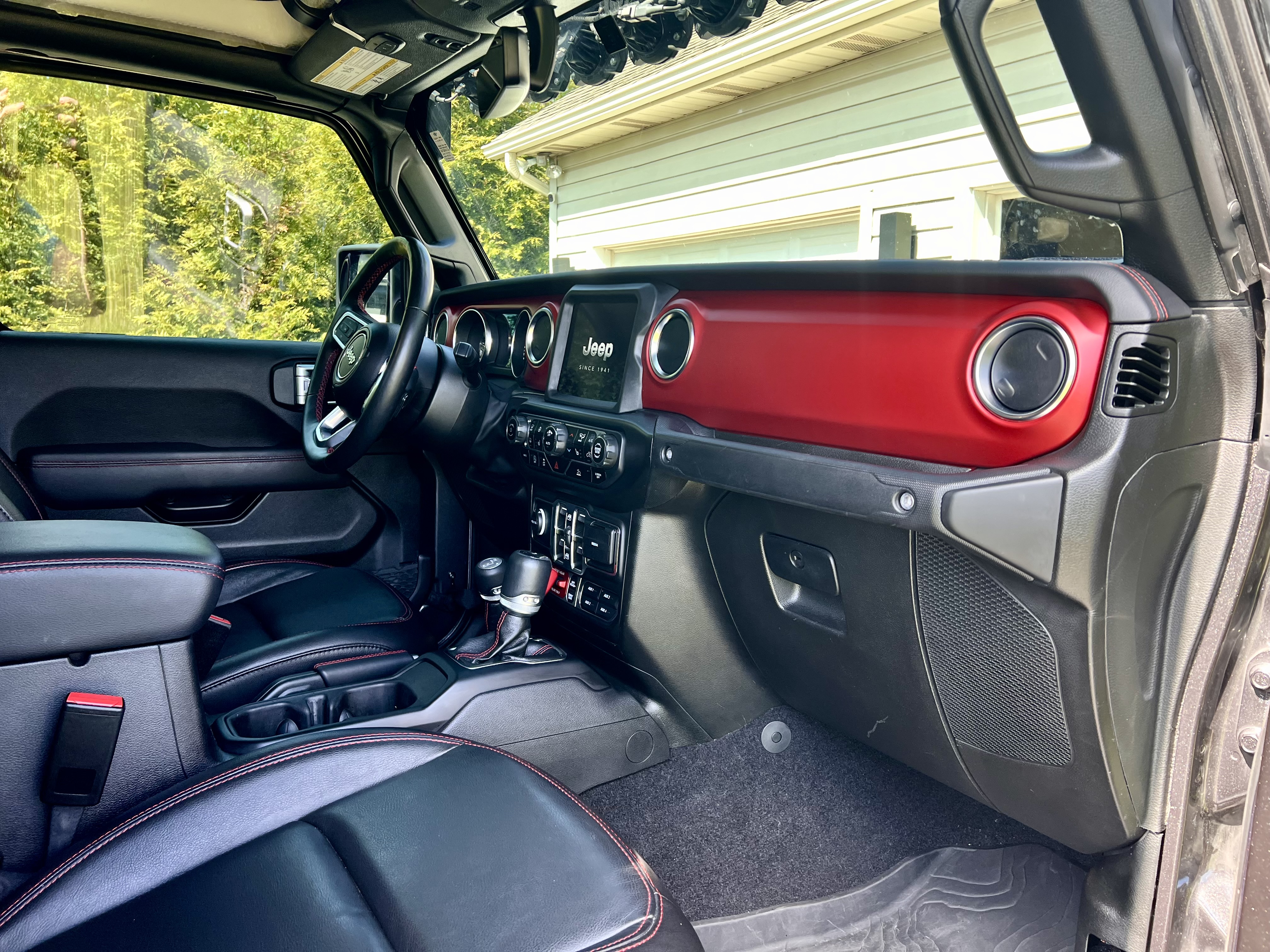 Used 2023 Jeep Gladiator Rubicon w/ Cold Weather Group AWD/4WD image 6