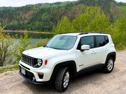 Used 2019 Jeep Renegade Latitude w/ Cold Weather Group AWD/4WD image 21