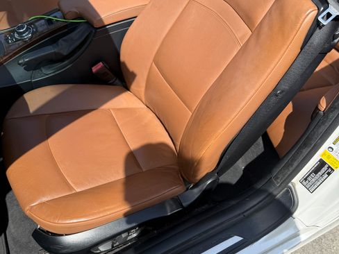 Used 2013 BMW 328i Convertible image 9