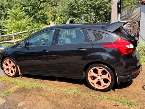 Used 2013 Ford Focus ST FWD image 2