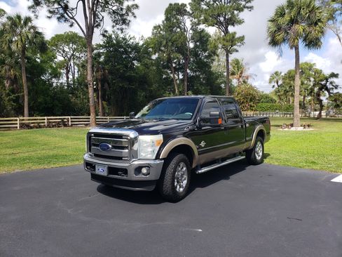 Used 2014 Ford F250 Lariat w/ Lariat Interior Package image 10