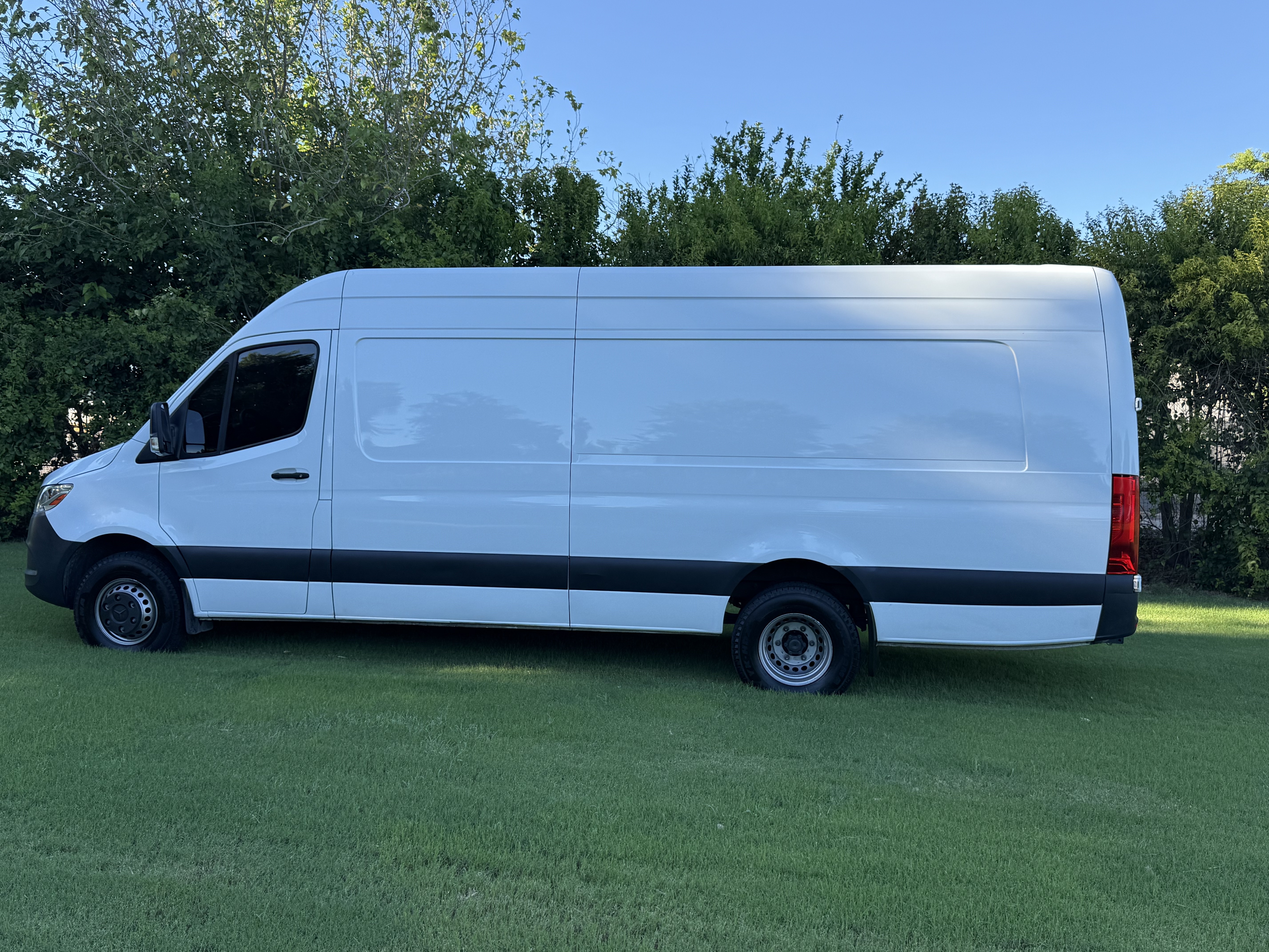 Used 2022 Mercedes-Benz Sprinter 3500 image 9