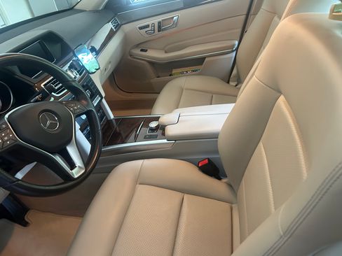 Used 2014 Mercedes-Benz E 350 4MATIC Sedan image 9