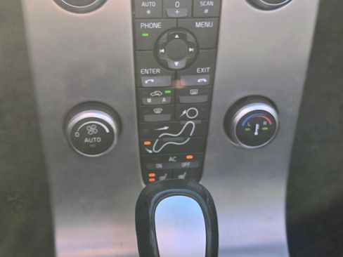 Used 2010 Volvo C70 T5 image 11