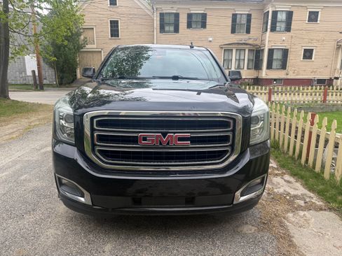 Used 2020 GMC Yukon XL SLE w/ Convenience Package RWD image 2
