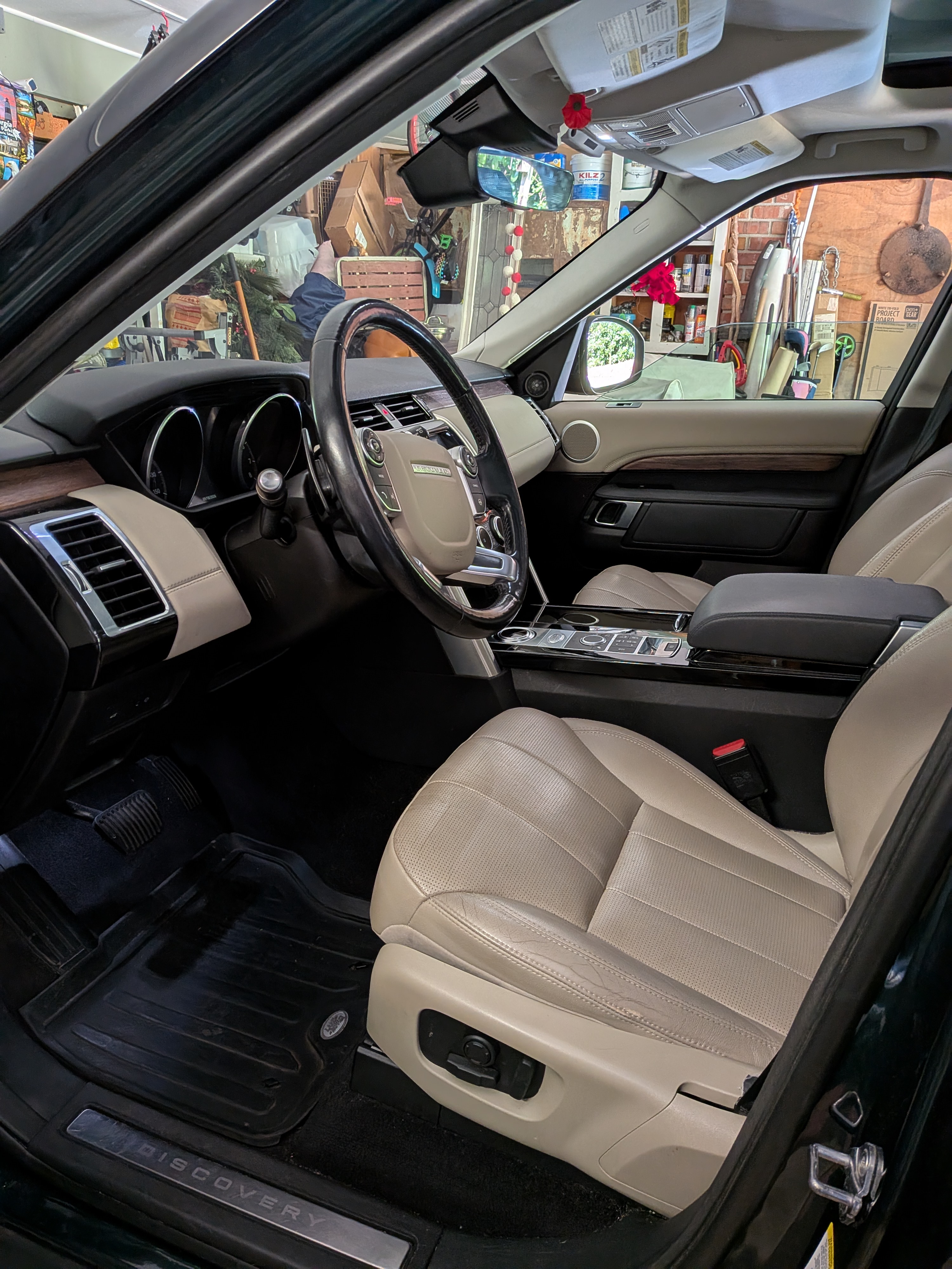 Used 2017 Land Rover Discovery HSE AWD/4WD image 10