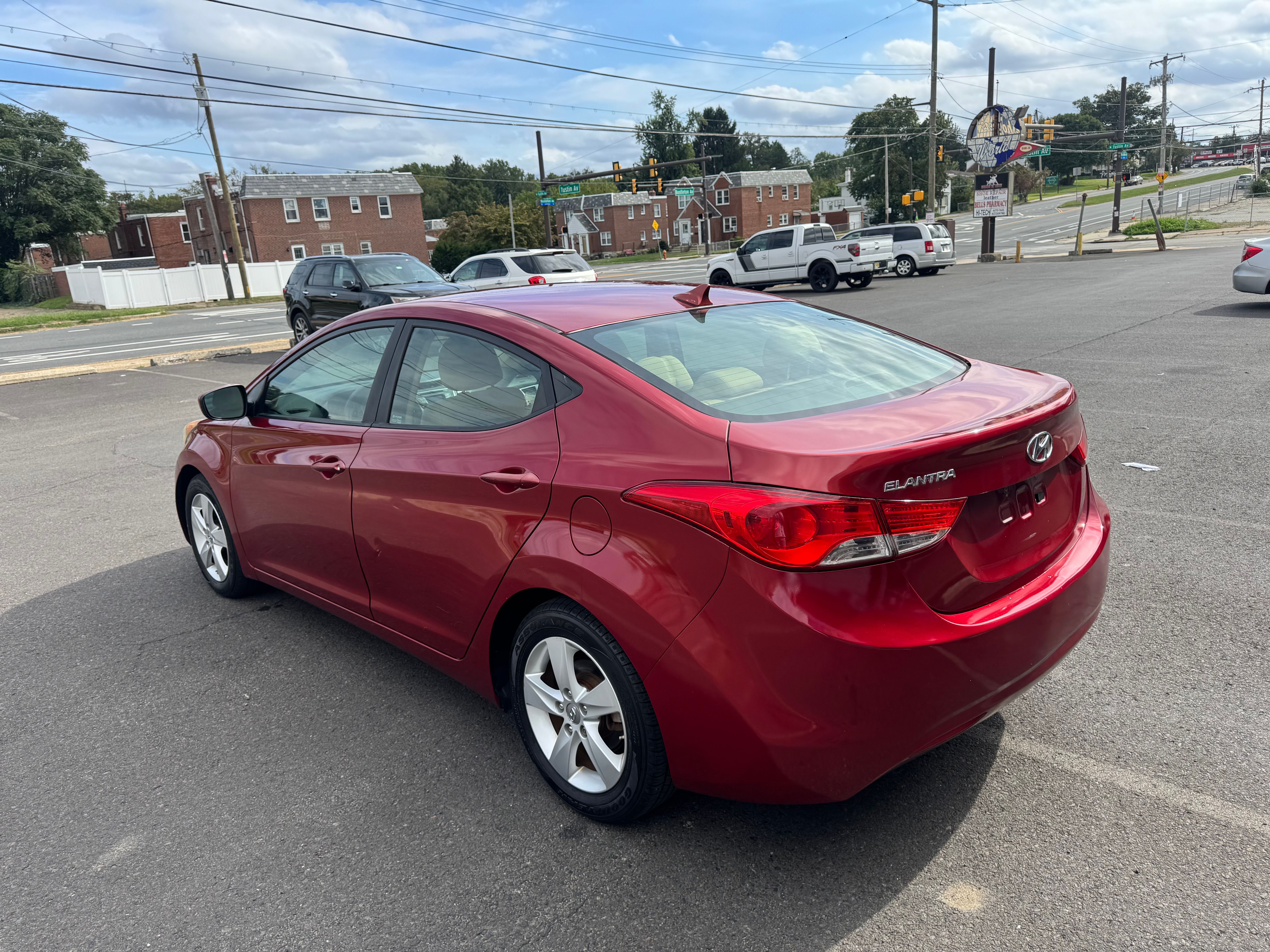 Used 2013 Hyundai Elantra GLS w/ Preferred Pkg FWD image 10