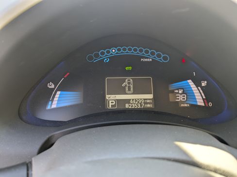 Used 2011 Nissan Leaf SL image 1