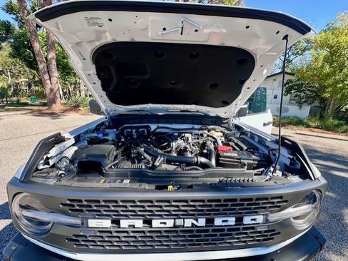 Used 2024 Ford Bronco Badlands image 9