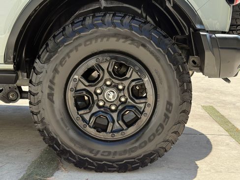 Used 2021 Ford Bronco First Edition AWD/4WD image 8