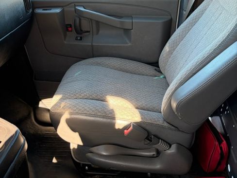 Used 2017 GMC Savana 2500 Van 3D image 14