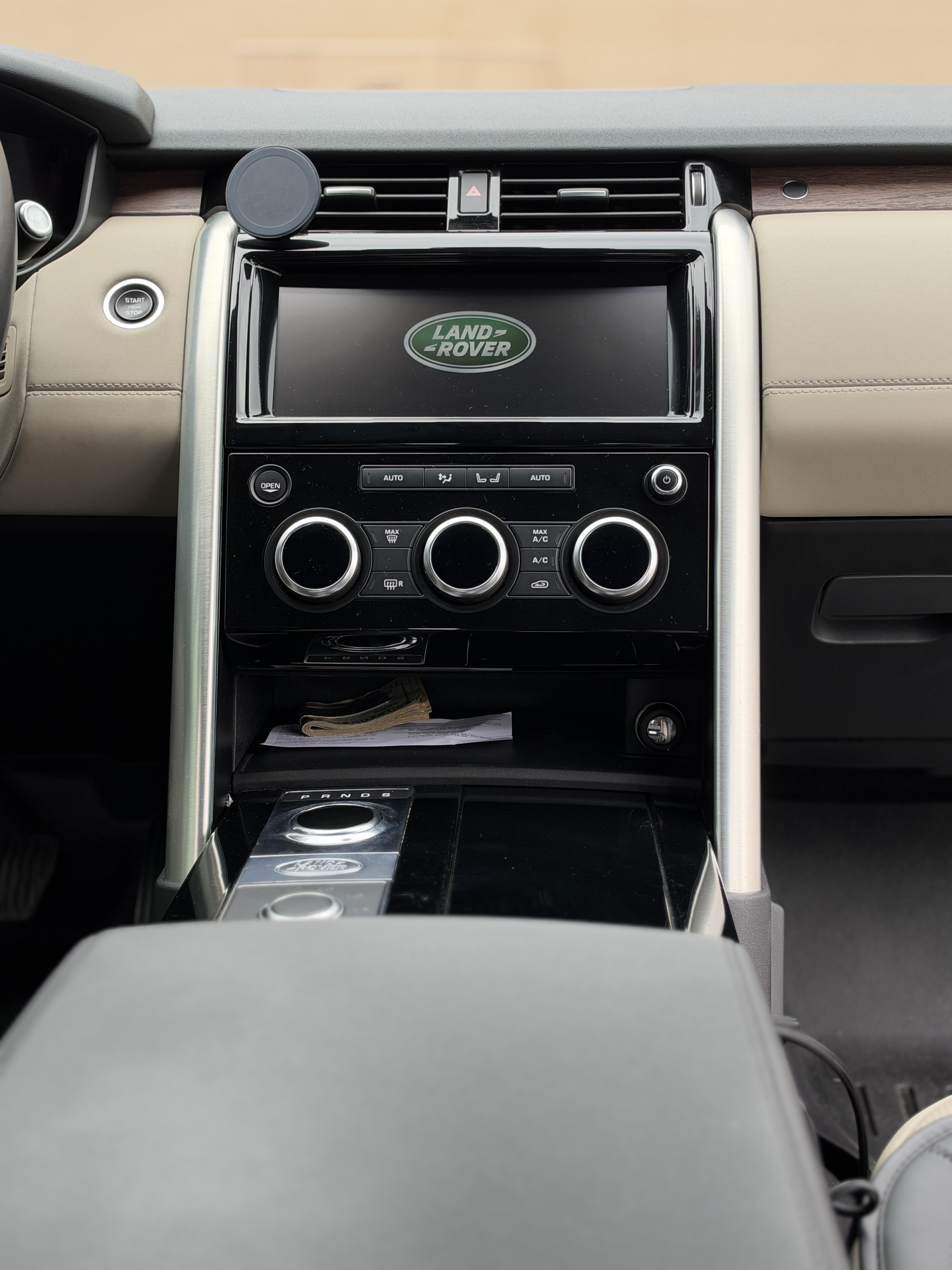 Used 2019 Land Rover Discovery HSE AWD/4WD image 12