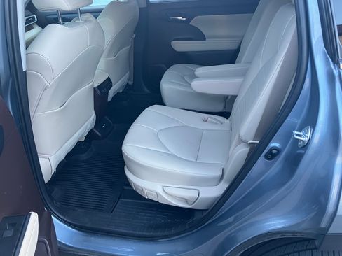 Used 2020 Toyota Highlander XLE image 6