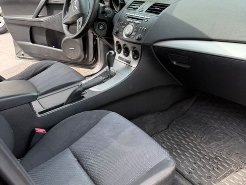 Used 2010 MAZDA MAZDA3 i Touring FWD image 10