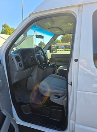 Used 2010 Ford E-350 and Econoline 350 XLT RWD image 11