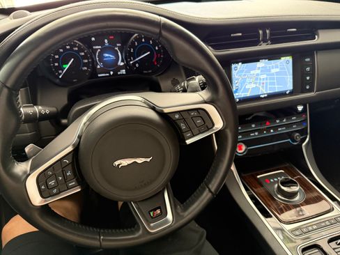 Used 2018 Jaguar XF S image 10