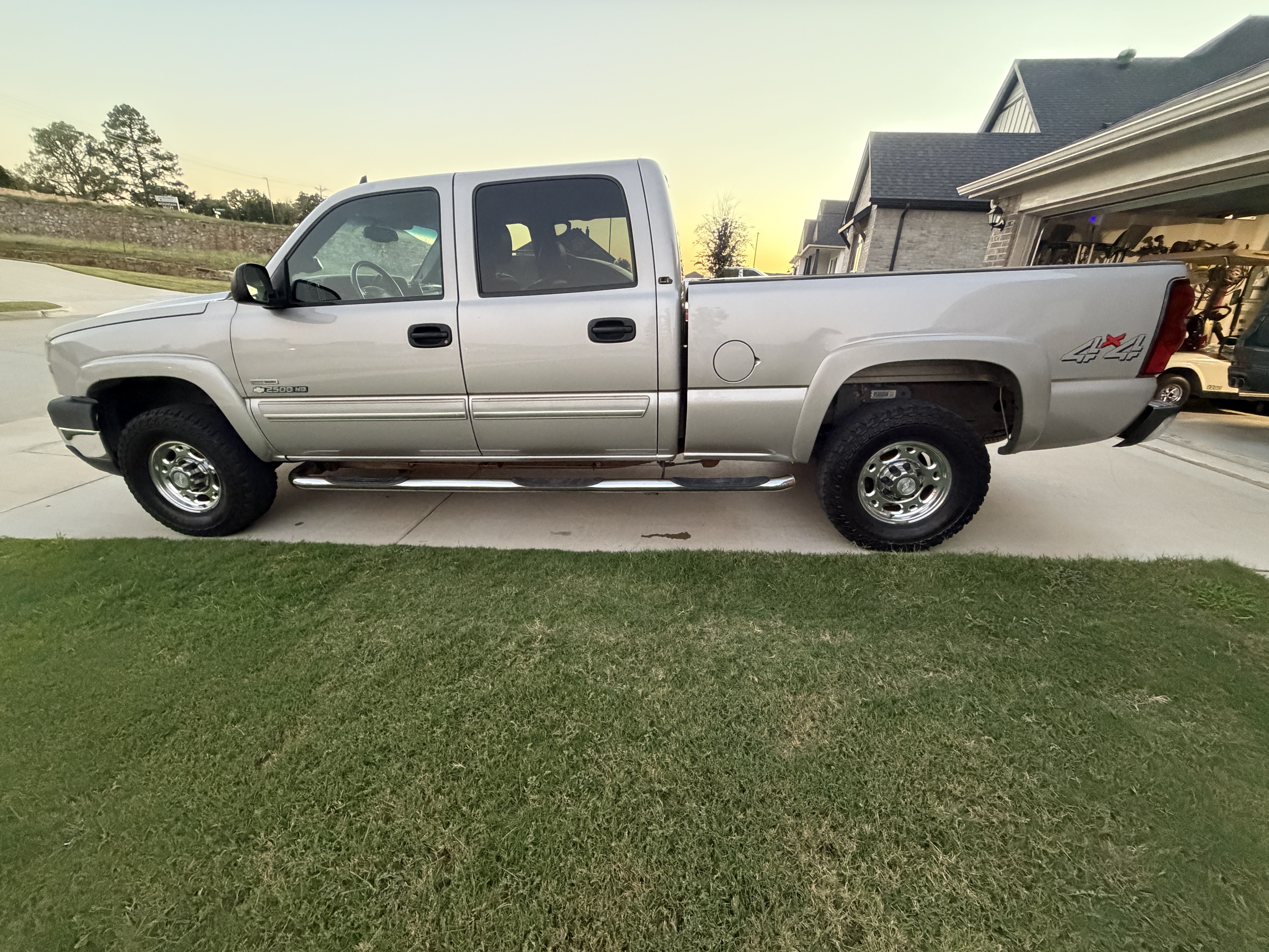 Used 2006 Chevrolet Silverado 2500 LT w/ Heavy-Duty Power Package AWD/4WD image 14