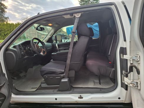 Used 2011 Chevrolet Silverado 3500 LT w/ Interior Plus Package image 19