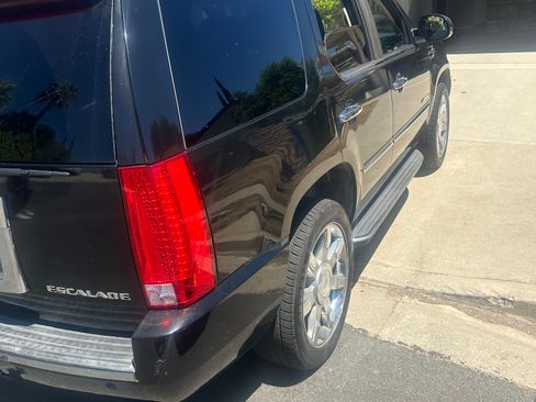 Used 2010 Cadillac Escalade 2WD image 5