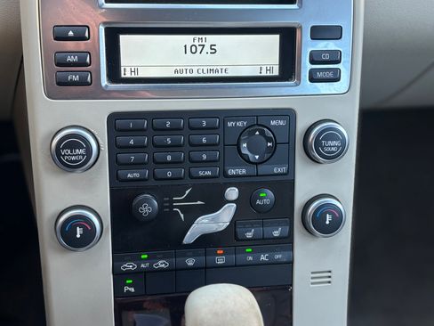 Used 2008 Volvo V70 image 12