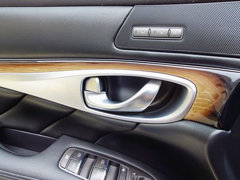 Used 2016 INFINITI Q70 L 3.7 w/ Deluxe Touring Package image 30