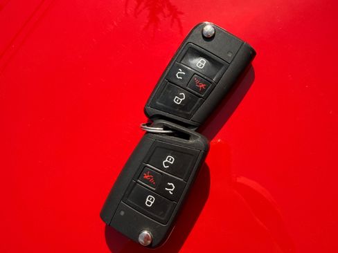 Used 2016 Volkswagen Golf S FWD image 31