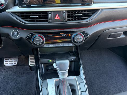 Used 2022 Kia Forte GT w/ GT Technology Package FWD image 9