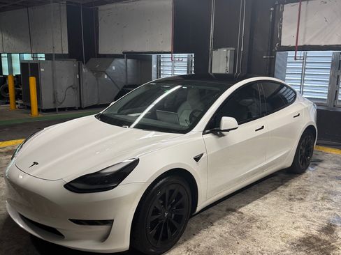 Used 2021 Tesla Model 3 Long Range image 1