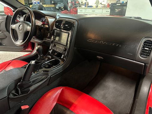 Used 2006 Chevrolet Corvette Z06 w/ Preferred Equipment Group image 16