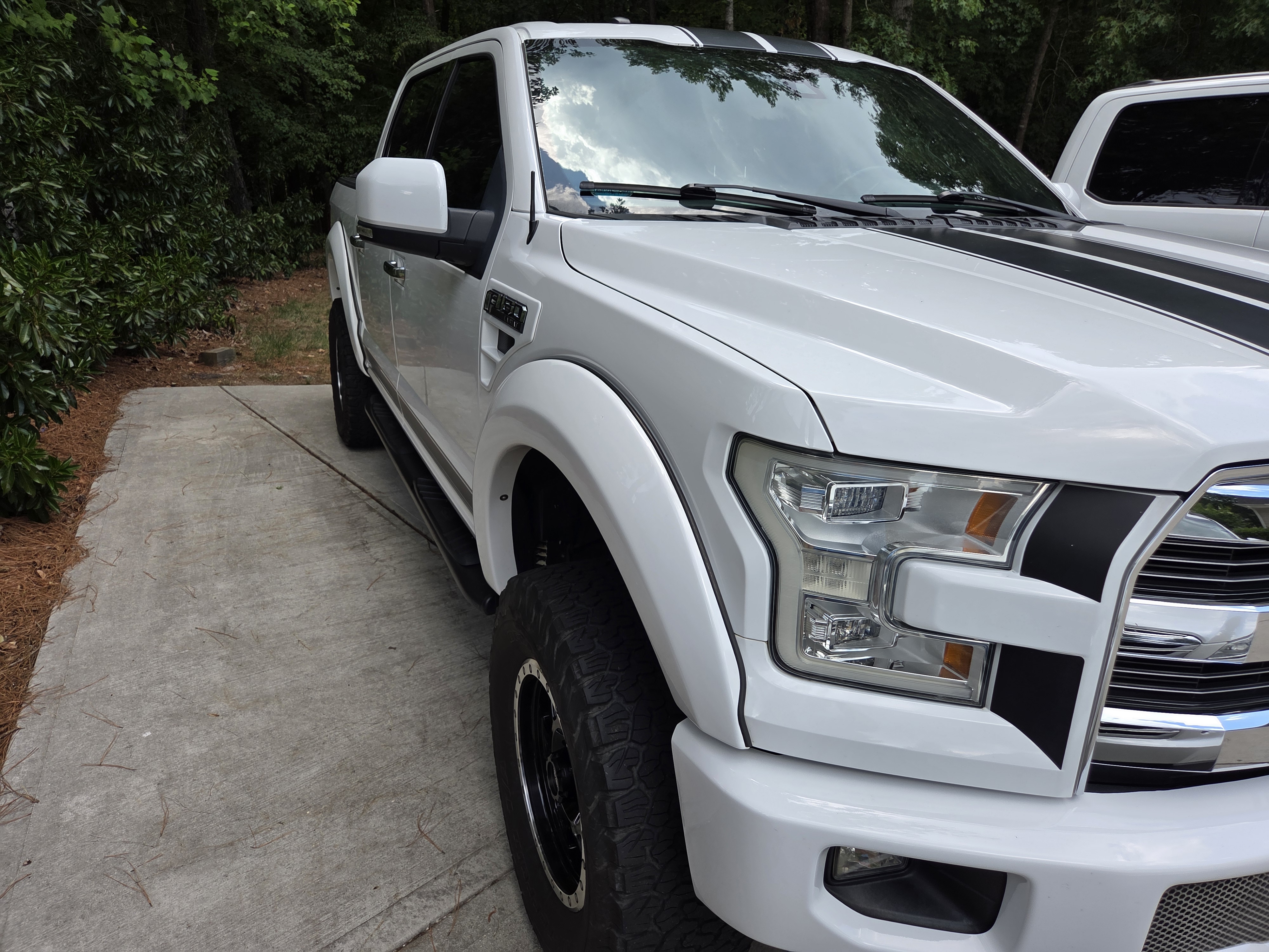 Used 2015 Ford F150 Lariat w/ Equipment Group 502A Luxury AWD/4WD image 9