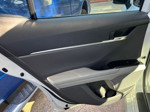 Used 2018 Toyota Camry LE FWD image 17