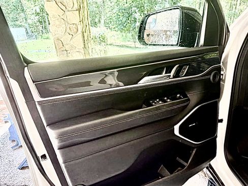 Used 2023 Jeep Wagoneer L 2WD image 15