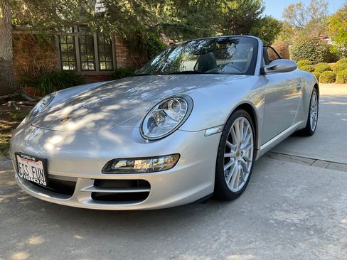 Used 2005 Porsche 911 Carrera S RWD image 2