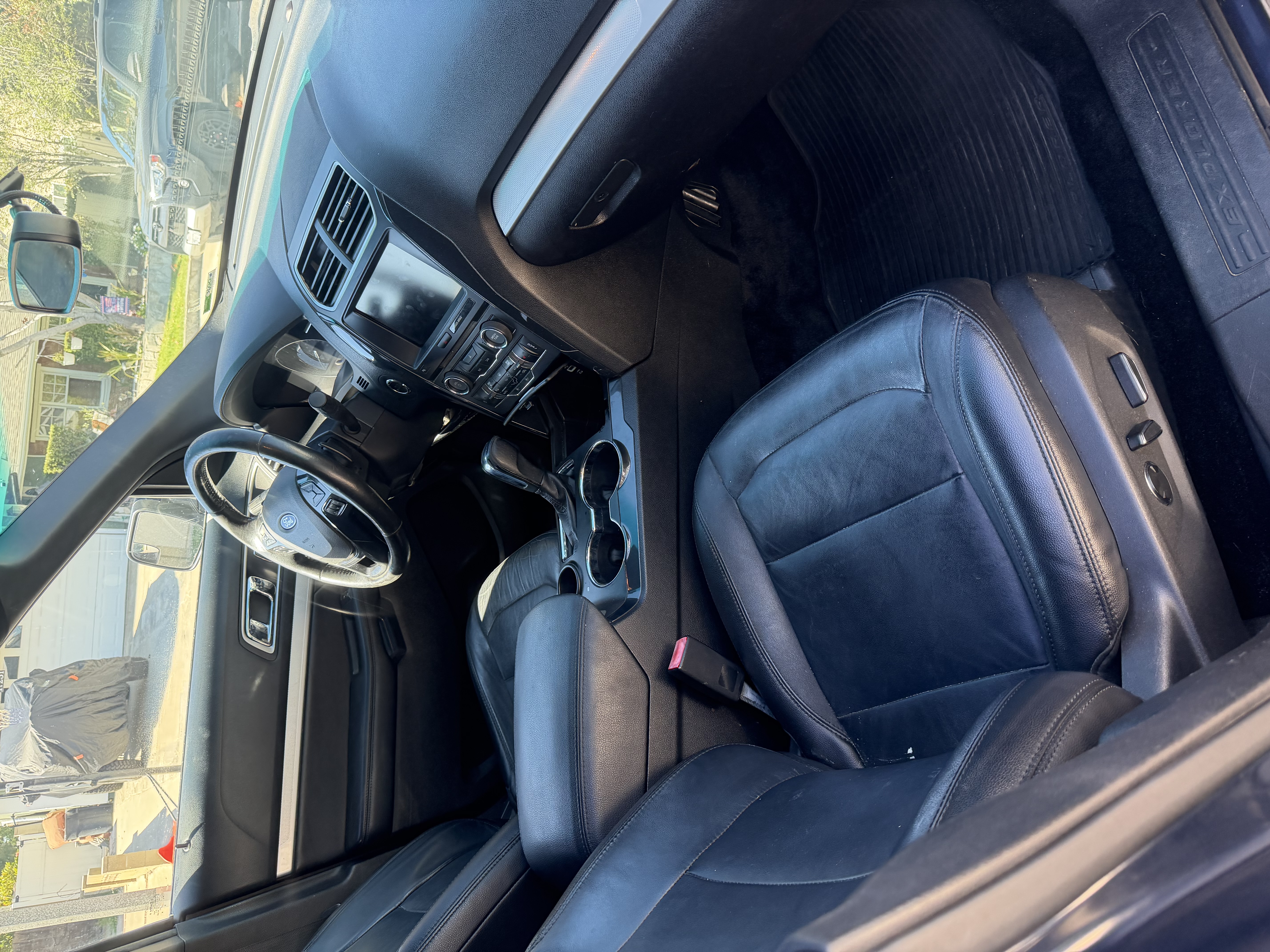 Used 2016 Ford Explorer XLT w/ Equipment Group 202A FWD image 8