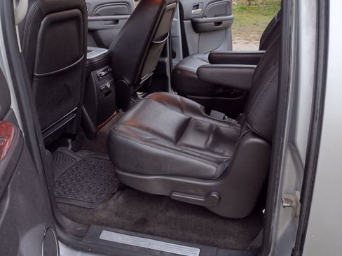 Used 2013 Cadillac Escalade ESV Premium image 14