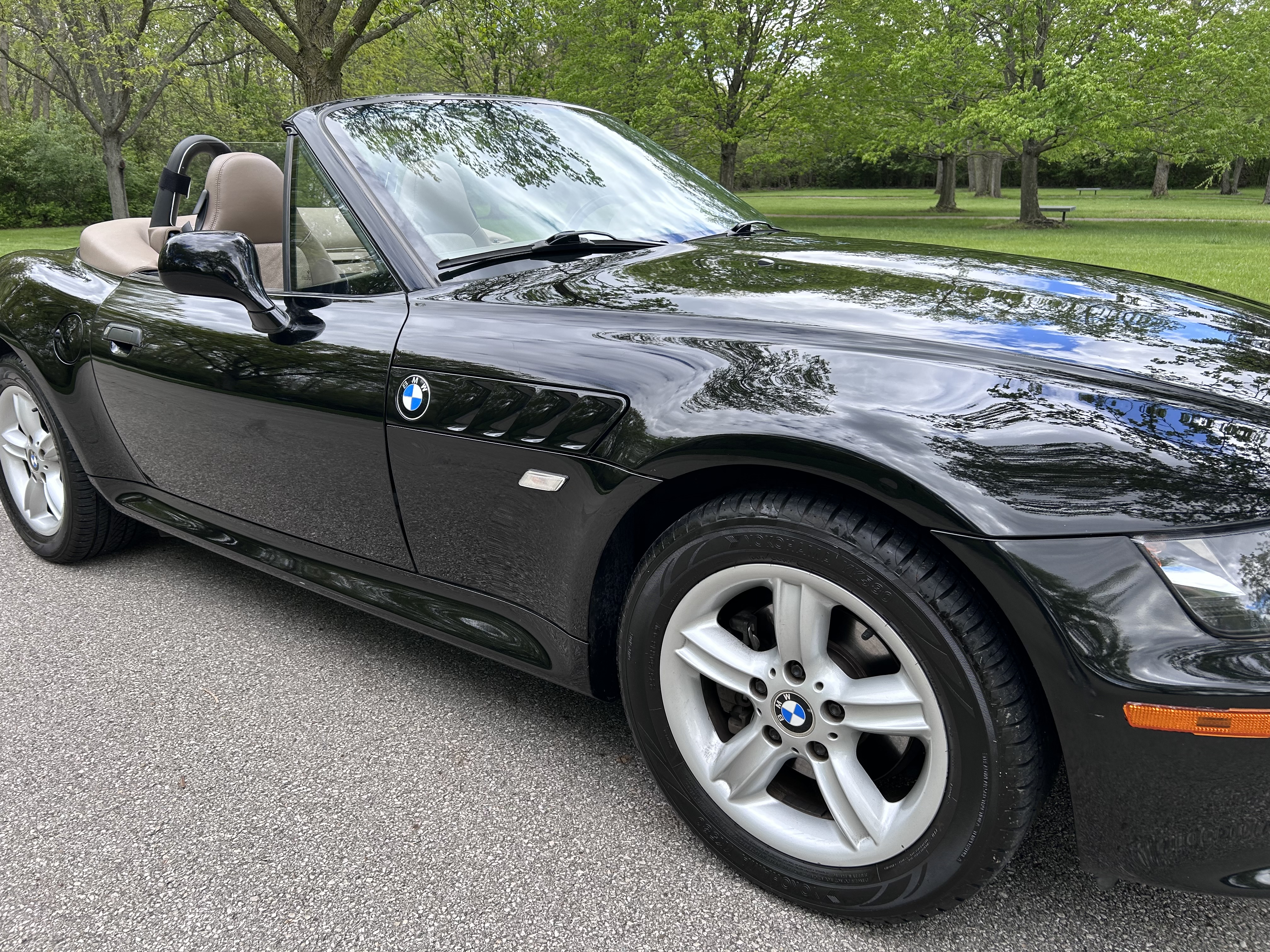 Used 2000 BMW Z3 2.5i RWD image 1