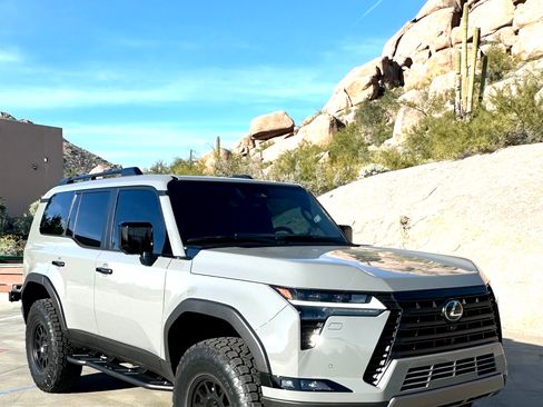 Used 2025 Lexus GX 550 image 4