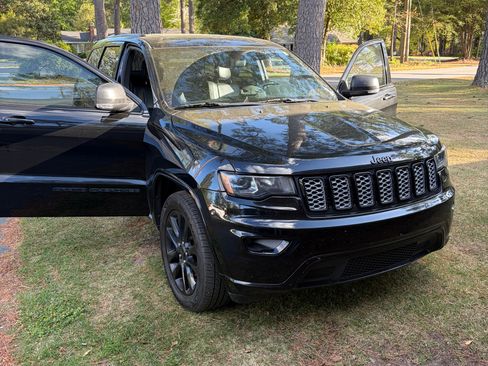 Used 2020 Jeep Grand Cherokee Altitude image 10