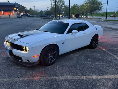 Used 2015 Dodge Challenger SRT w/ Technology Group RWD image 1
