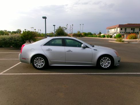 Used 2013 Cadillac CTS Luxury RWD image 2