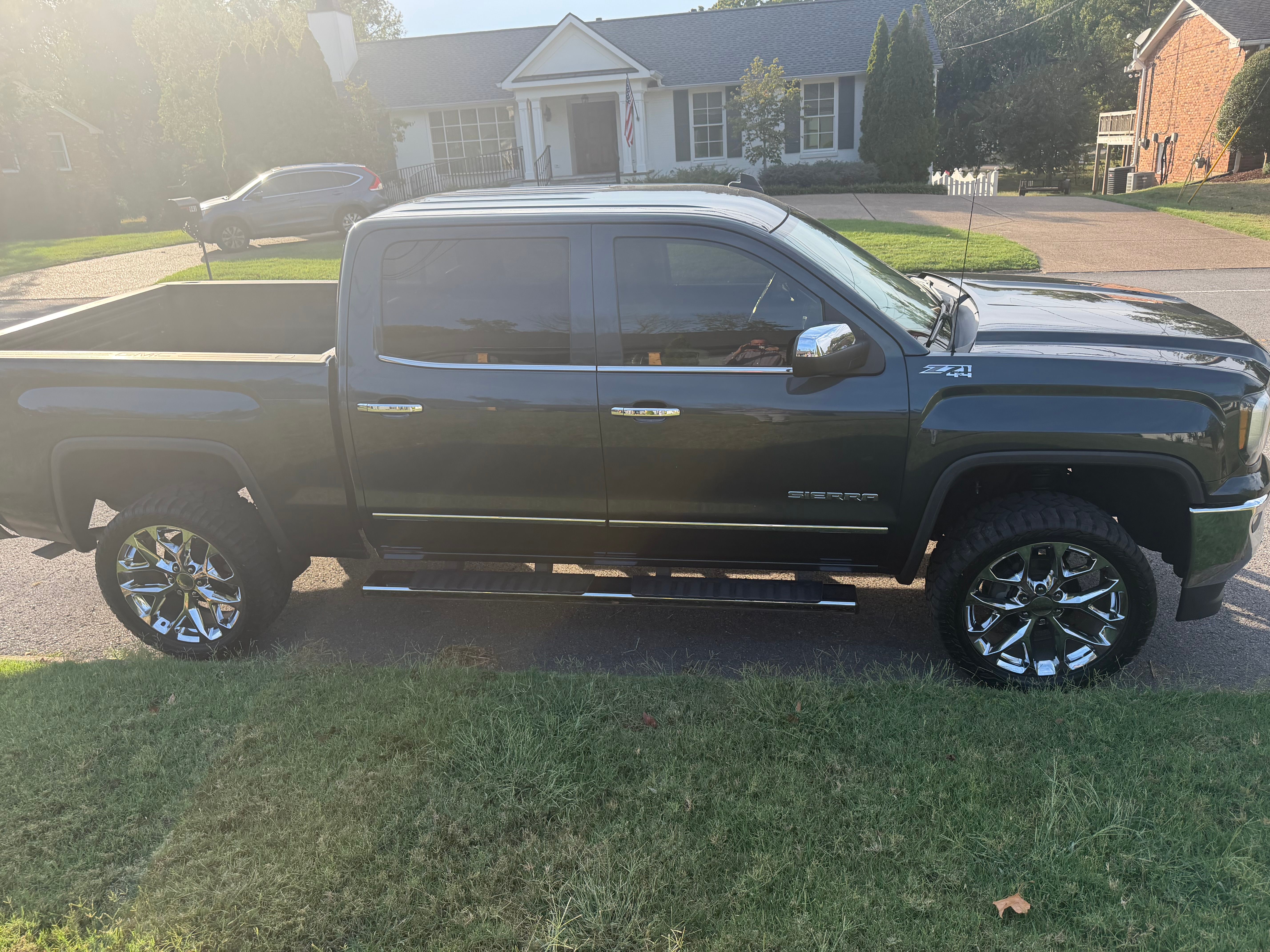 Used 2018 GMC Sierra 1500 SLT w/ SLT Premium Package AWD/4WD image 24