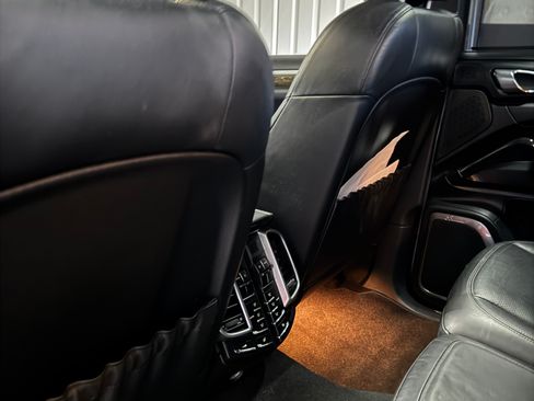 Used 2011 Porsche Cayenne Turbo image 12