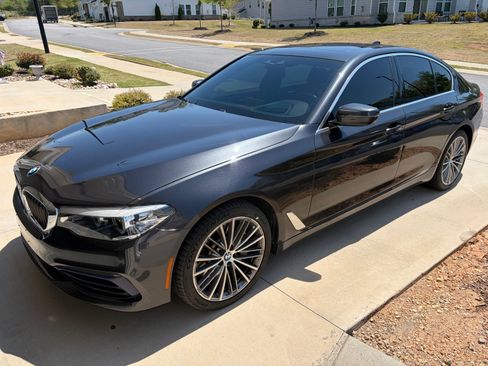 Used 2019 BMW 530i xDrive w/ Convenience Package image 4