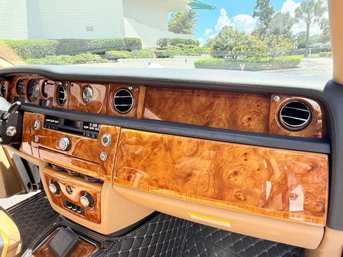 Used 2009 Rolls-Royce Phantom Sedan RWD image 17