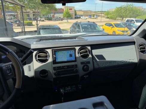 Used 2015 Ford F250 XLT image 11