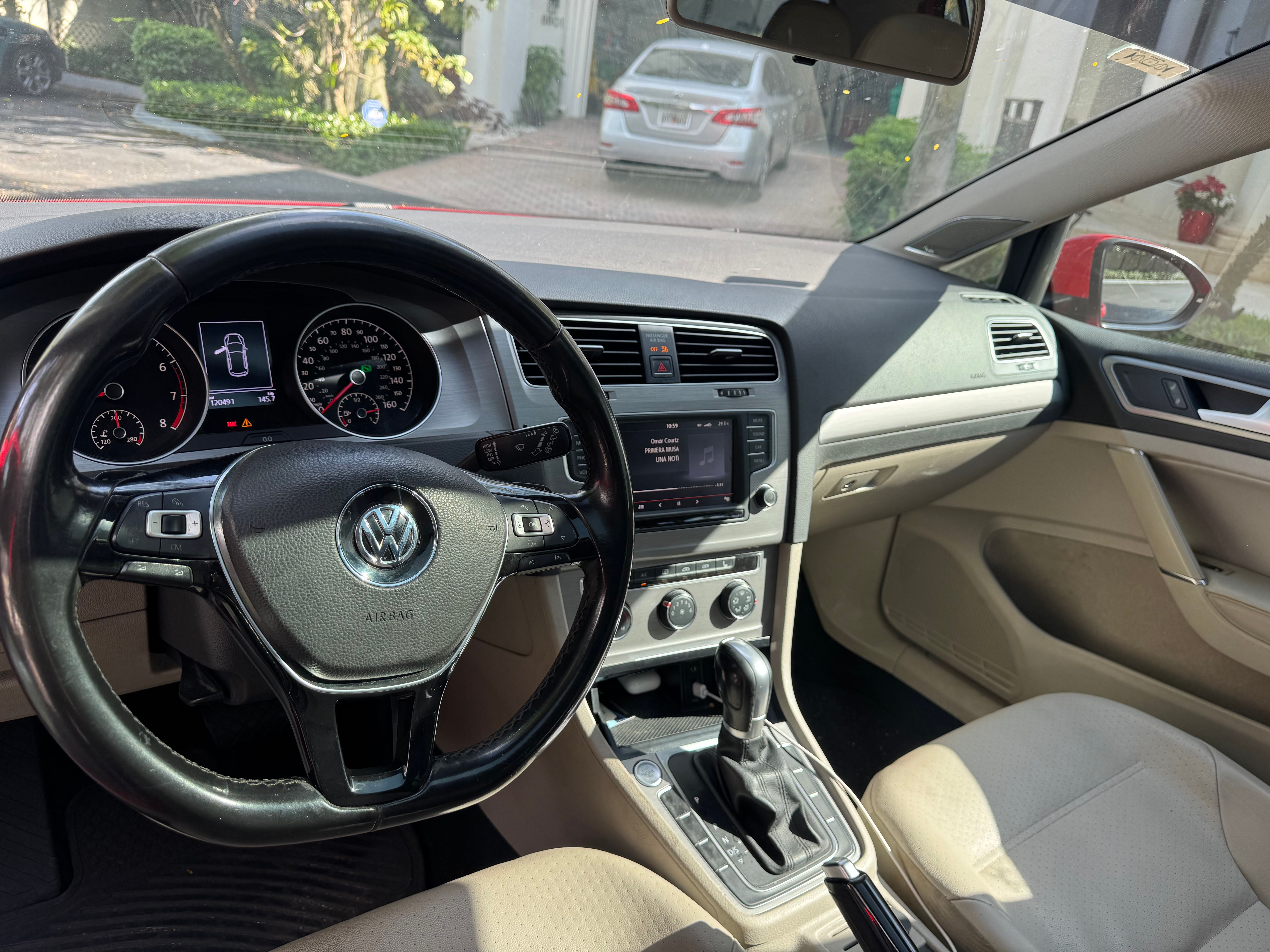 Used 2016 Volkswagen Golf SE FWD image 2