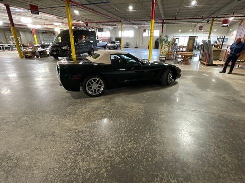 Used 2000 Chevrolet Corvette Convertible w/ Memory Pkg image 4