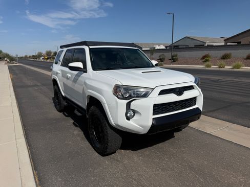 Used 2018 Toyota 4Runner TRD Off-Road AWD/4WD image 9